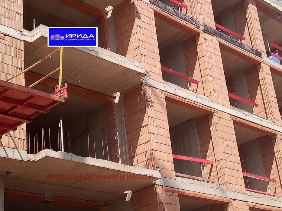 Просторен тристаен апартамент в Горна Баня