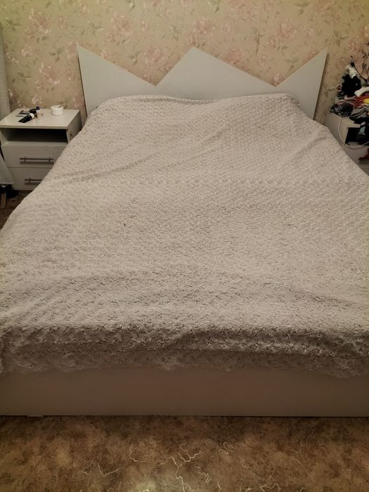 Кровать двухспальная+тумбы