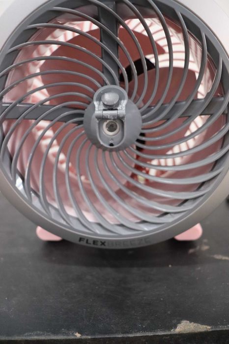 Shark FlexBreeze HydroGo, преносим вентилатор с мъгла, поток до 19м