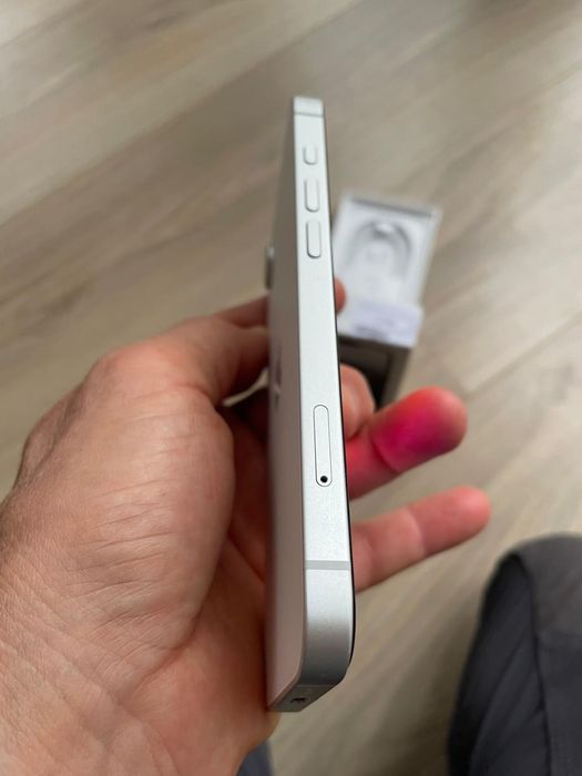 iPhone 16 e 128 GB нов