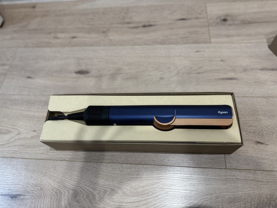 Фен-выпрямитель dyson