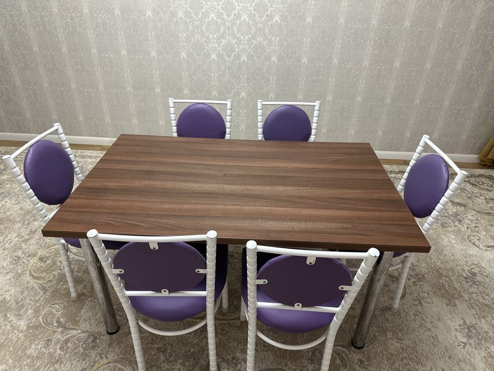 Продаю стол и стулья в хорошем состоянии