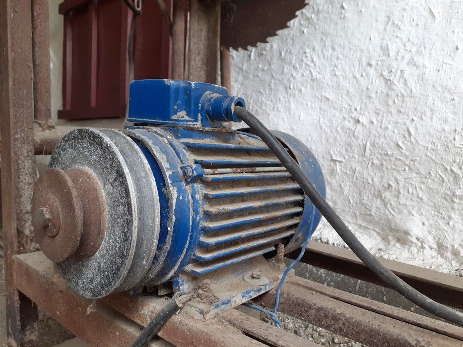 Moară cu fierăstrău