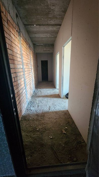 Продается квартира на Юнусабадском районе 2/4/4 новостройка