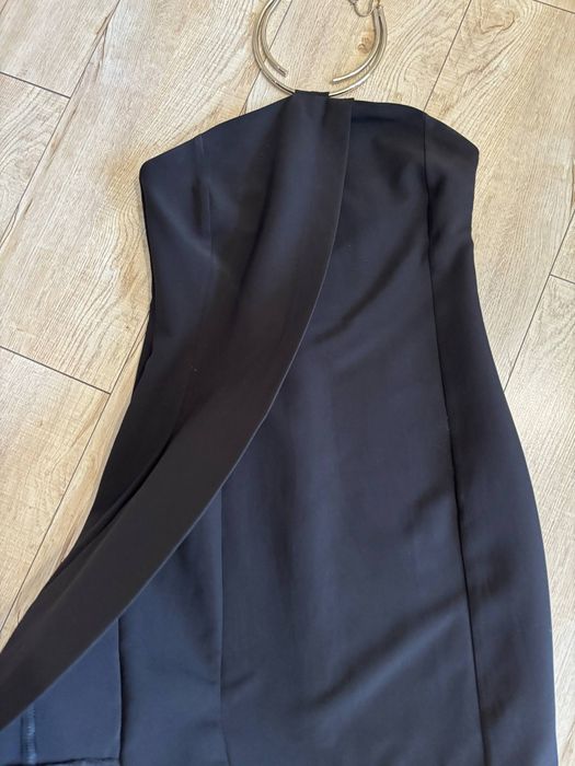 Елегантна черна рокля