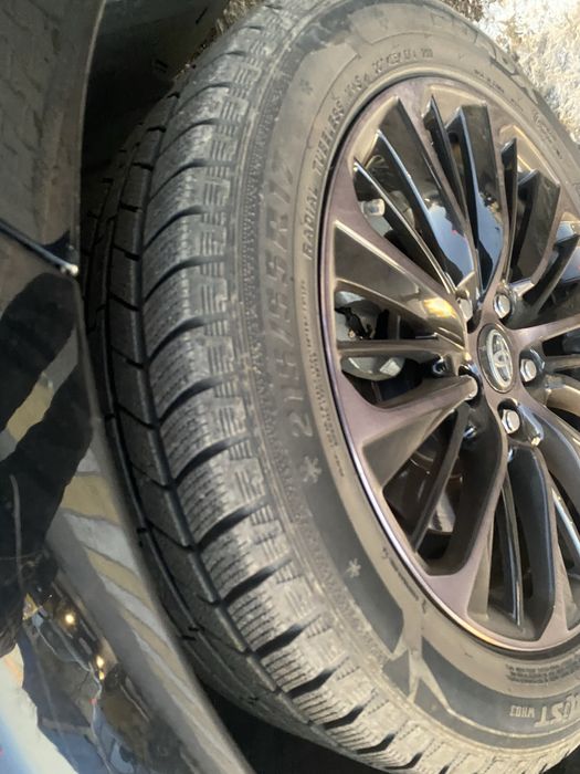 шина 215/55/17 бу, состояние среднее, 2 шт