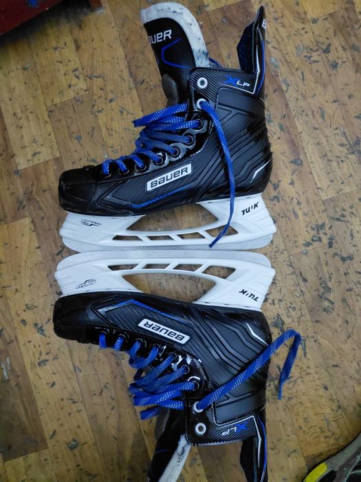 Конькей хоккейные 42,5