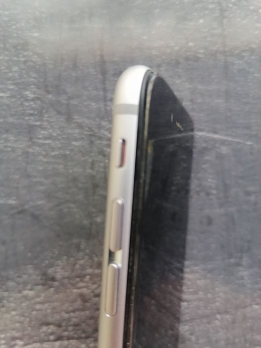Telefonlar Iphone 6 va Huawei P Smart