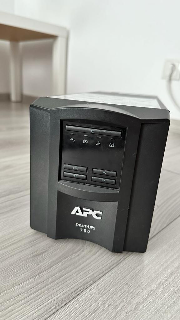 APC smart UPS 750