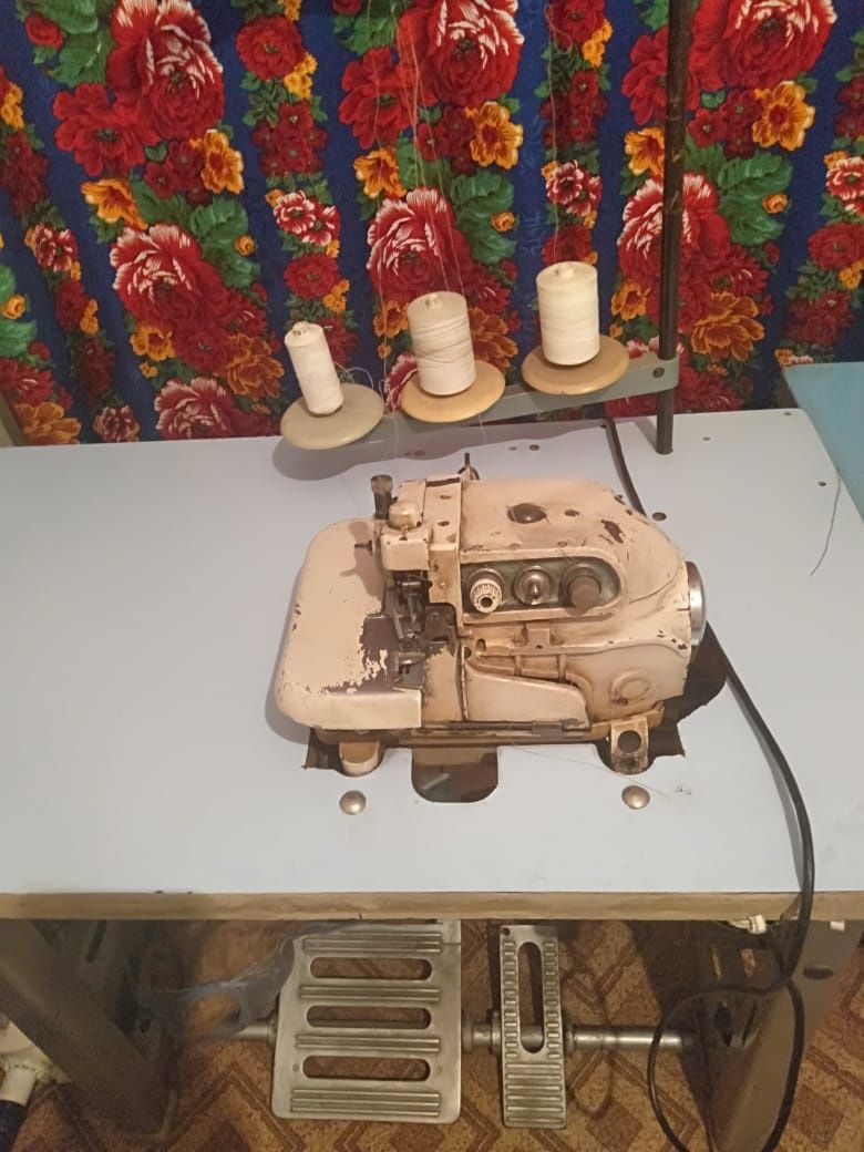 Оверлок со столом