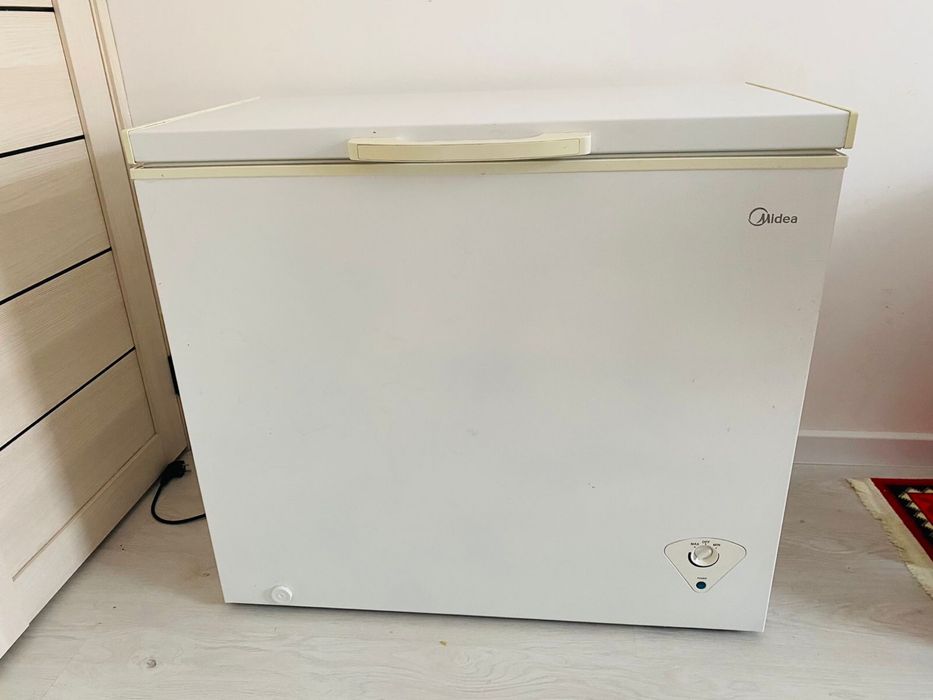 Продам морозильник в отличном состоянии, обьем 200мл. Пользовались год