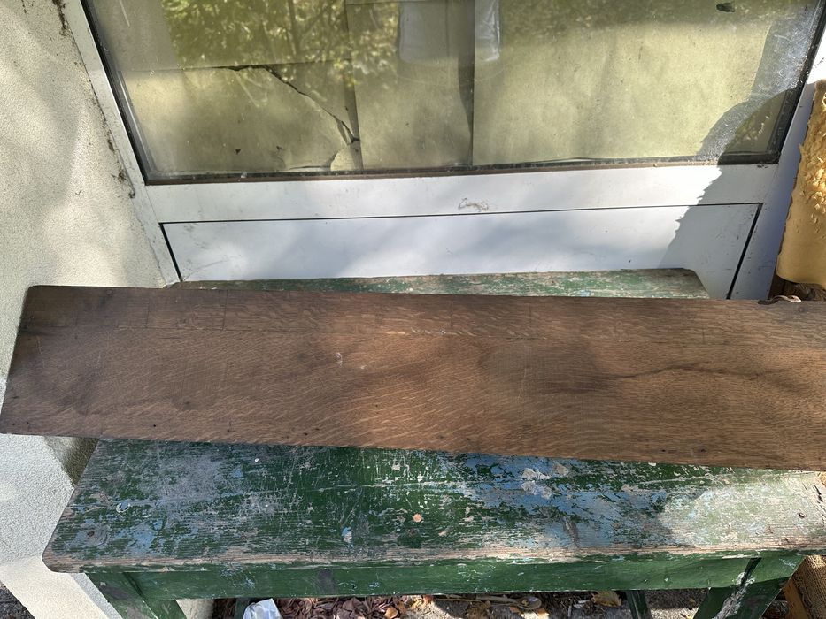 Стара дървена закачалка