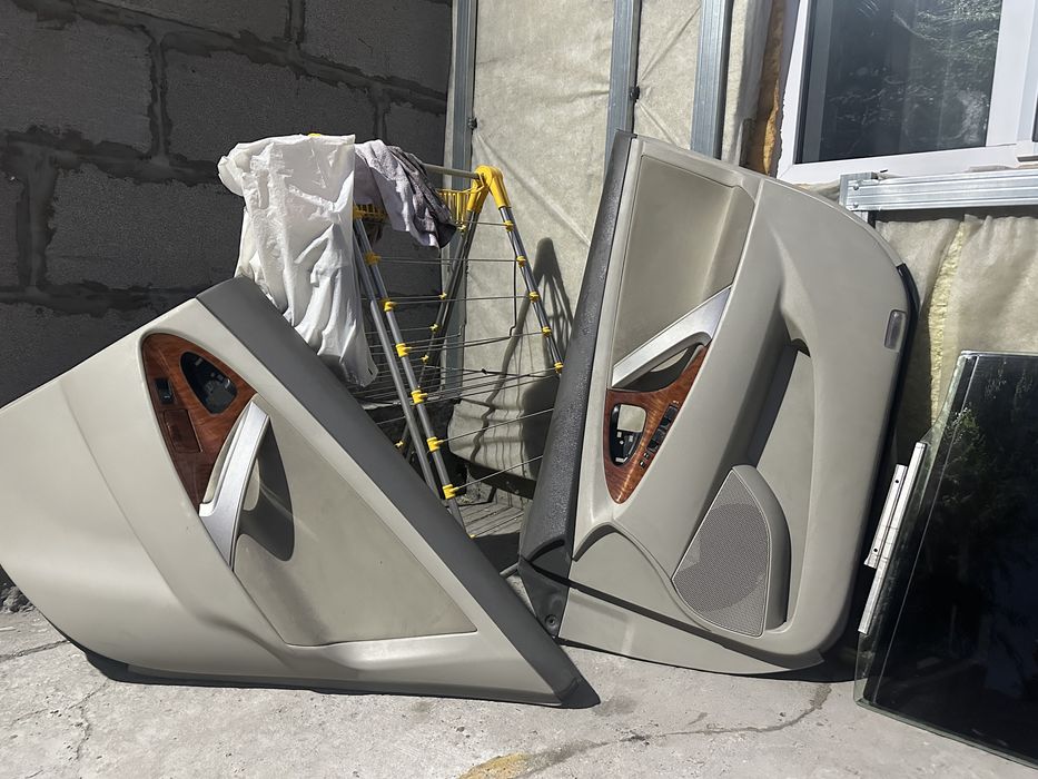 Продам дверные обшивки на Камри 40