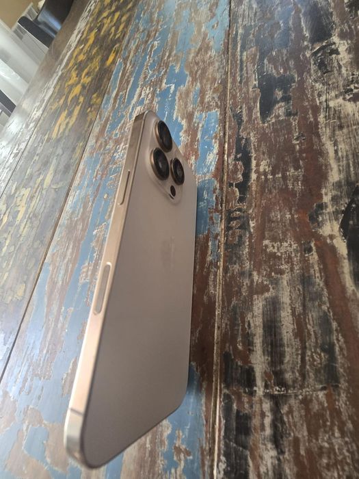 Продавам Iphone 16 pro