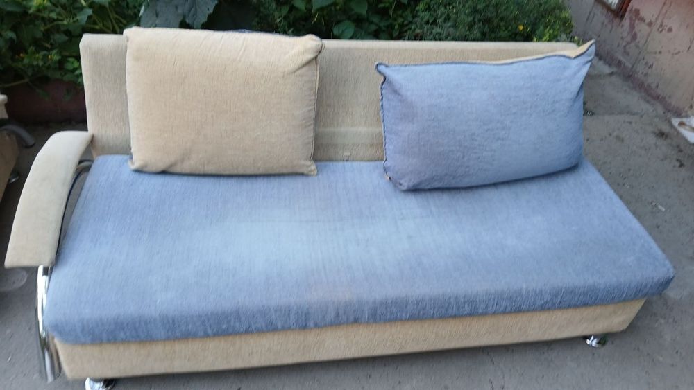 Divan yaxshi xolatda