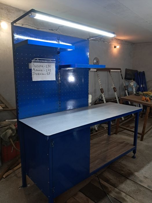 Продам стол верстак с стендом и светильником
