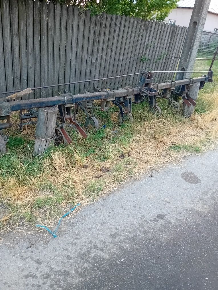 Vând tractor U650, plug disc și cultivator
