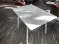 Обеденный стол из литьевого мрамора