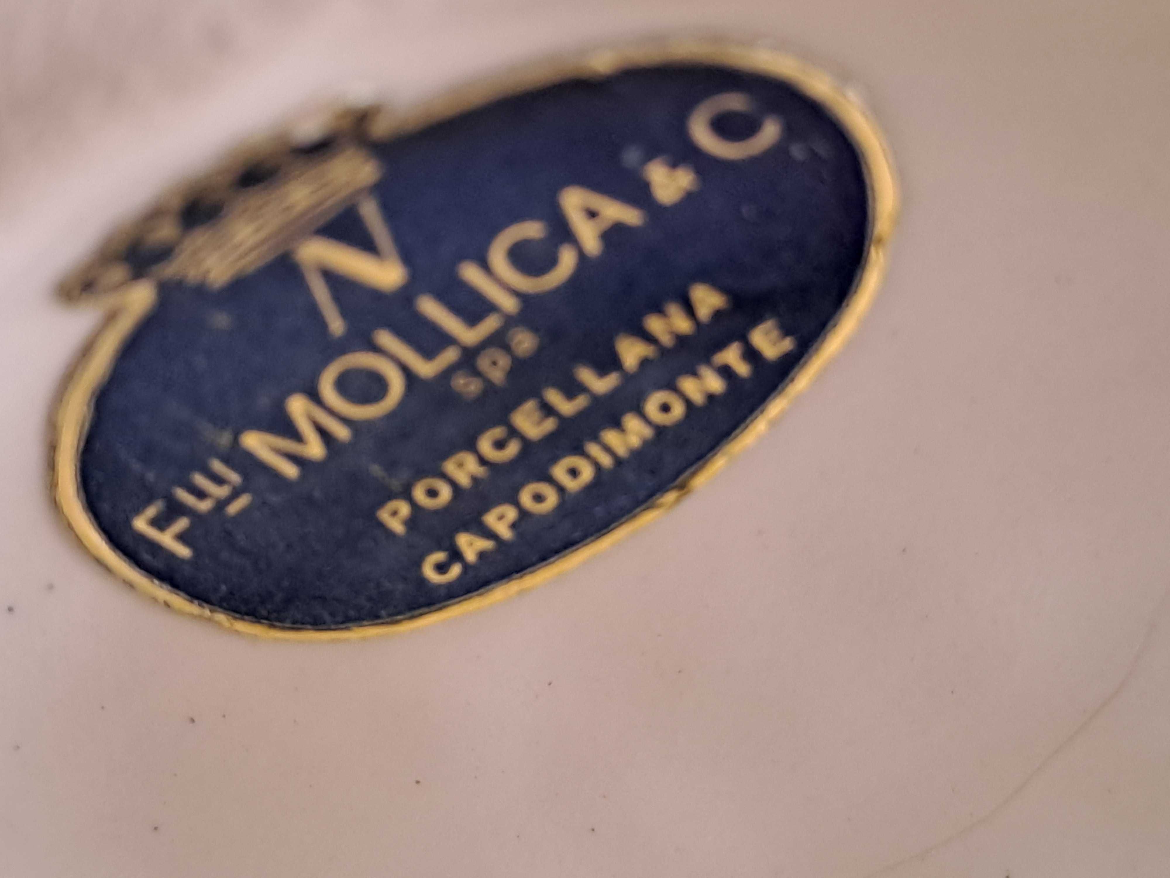 centru de masa Capodimonte cos cu flori