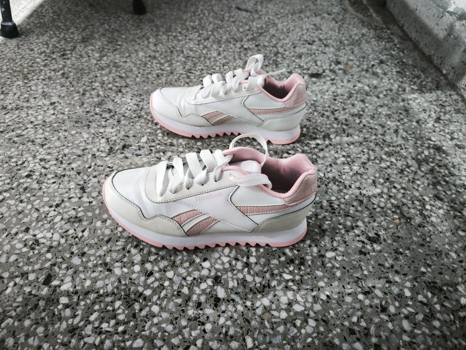 Нови дамски кожени бели обувки Reebok