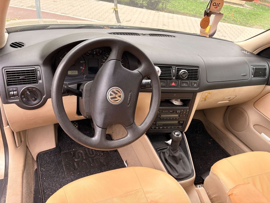 Vând volkswagen Golf din 2001
