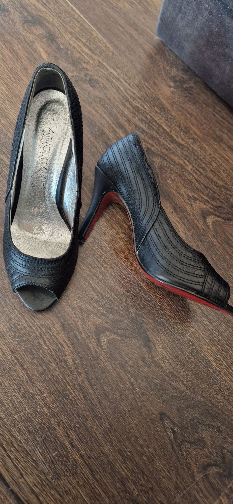 Pantofi din piele