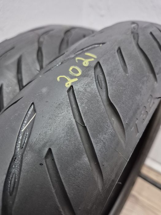 Set anvelope moto 110 80 19 cu 150 70 17 Bridgestone T32 dot 2021