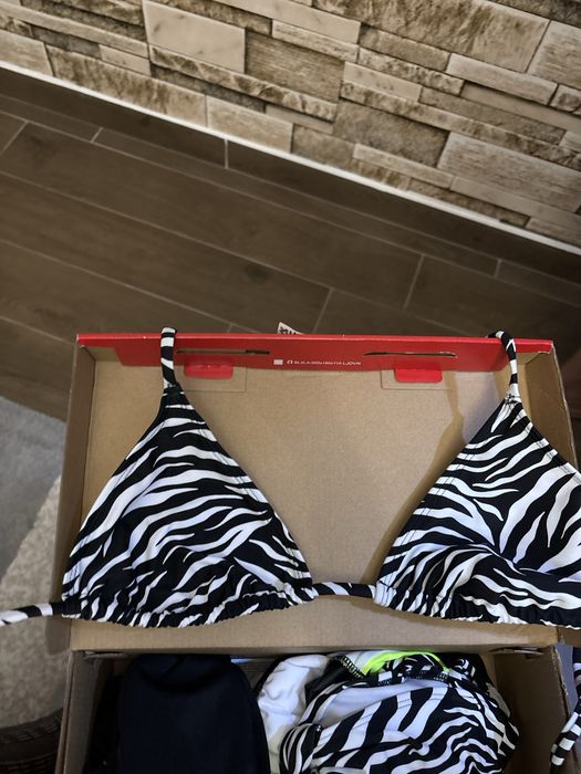 Vand sutien, model triunghi, nou, marime s, marime m