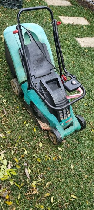 Masina de tuns gazon BOSCH