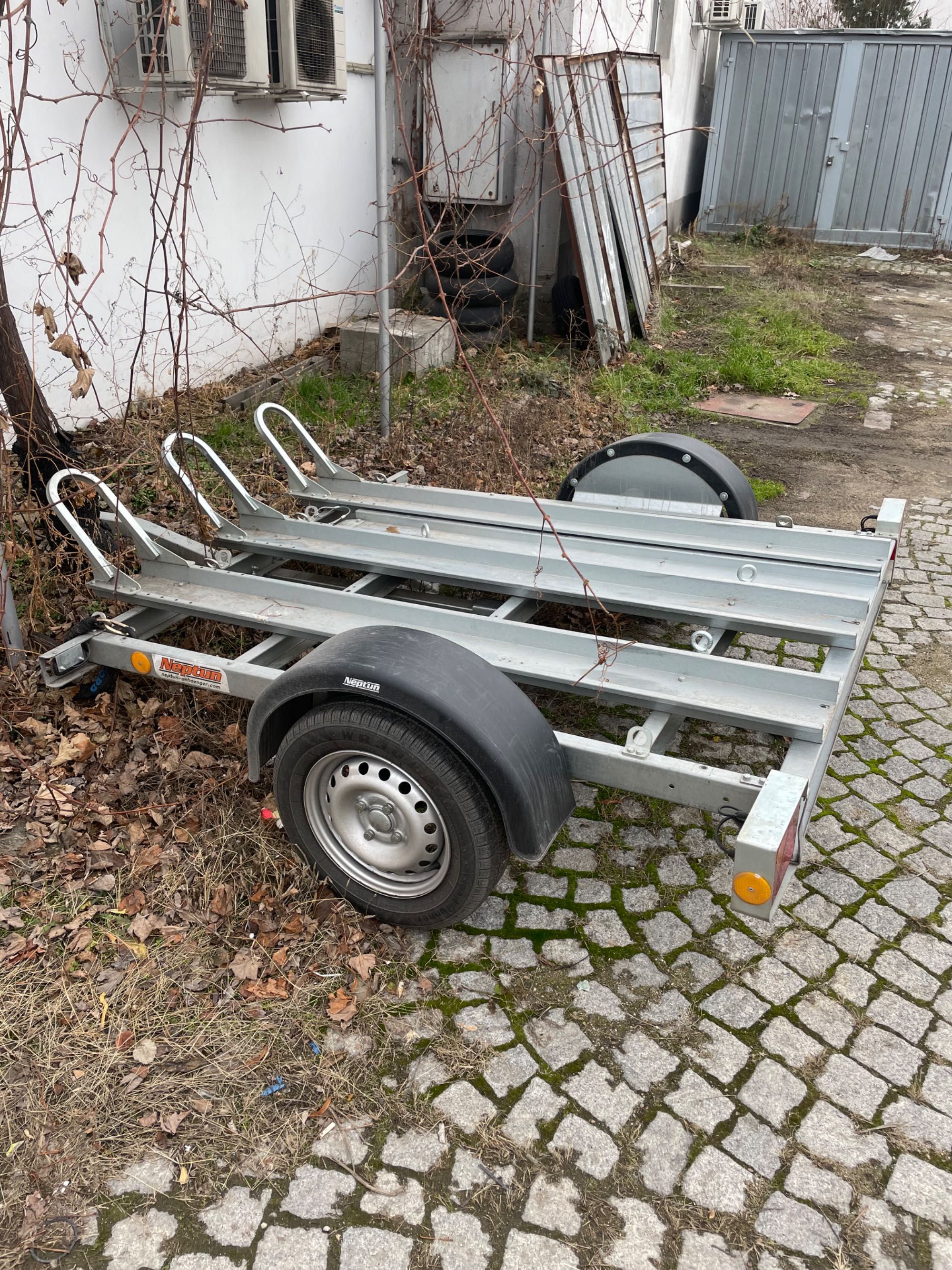 Ремарке за мотори под наем