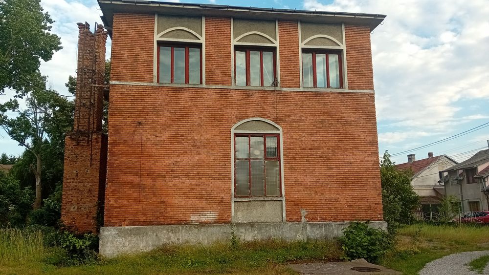 Vând cladire 40 camere