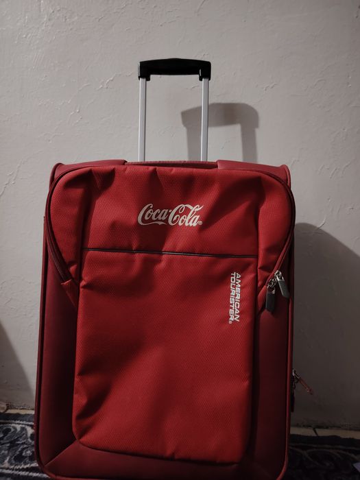 Troler roșu încăpător