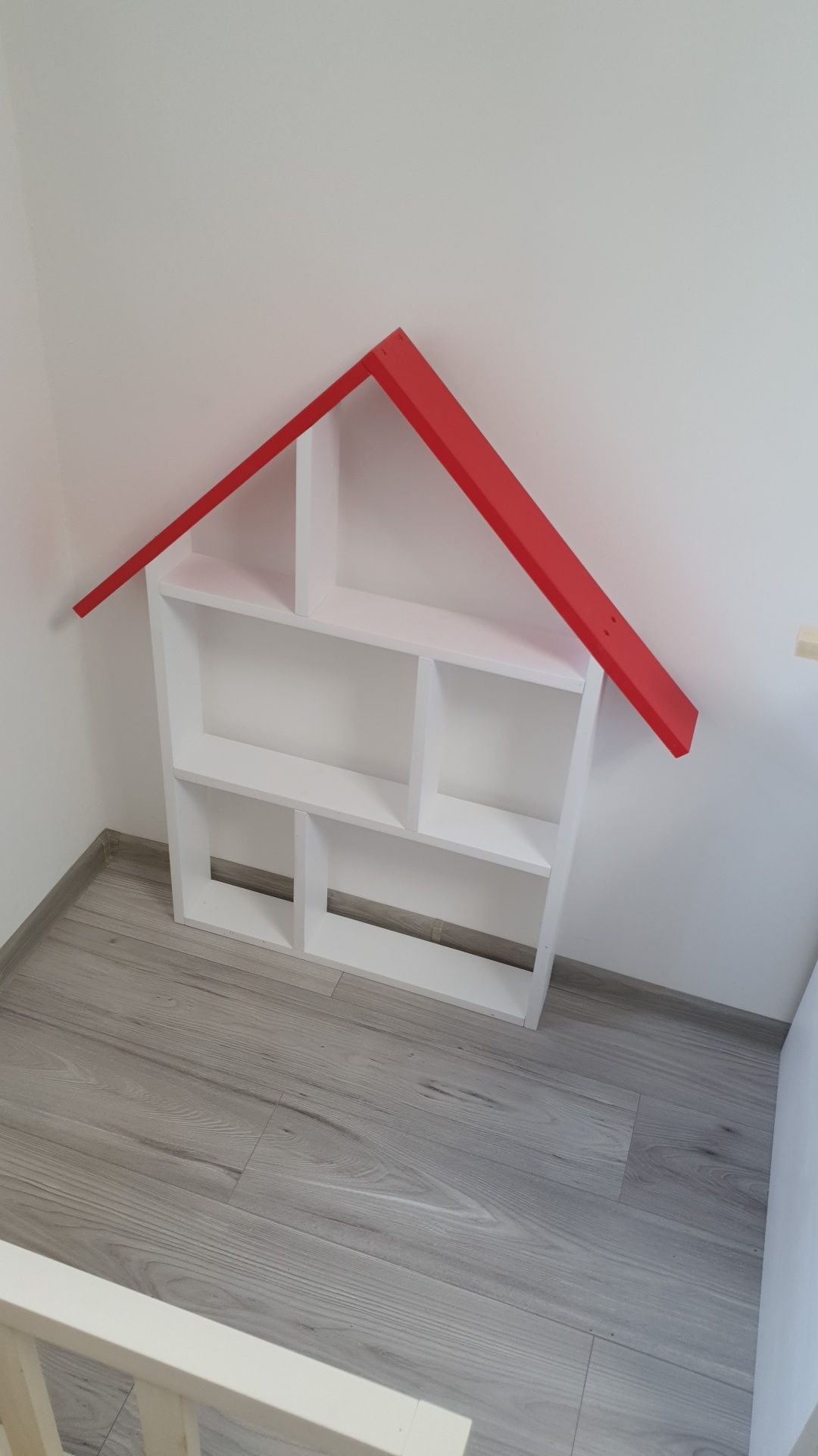 Pat casuta Montessori, pat supraetajat, rafturi casuta, mobila copii