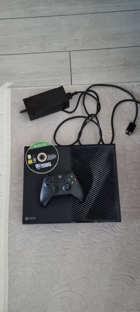 Consola Xbox One, cu maneta wifi si joc
