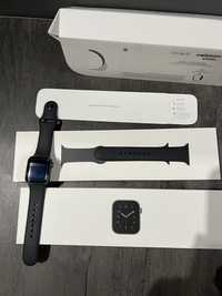 Apple watch SE GPS 40mm Midnight aluminium case with midnight sport ba