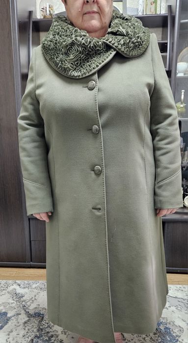 Продам пальто осенее