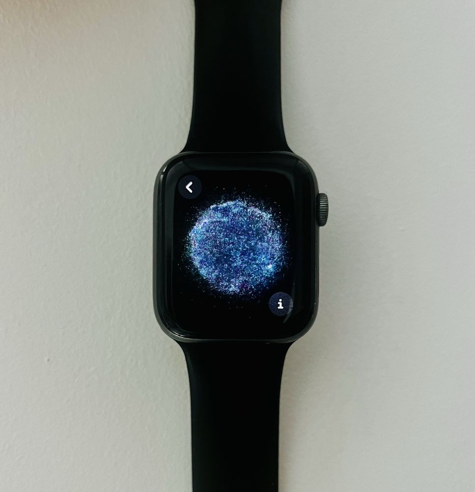 Apple Watch 6 със зарядно
