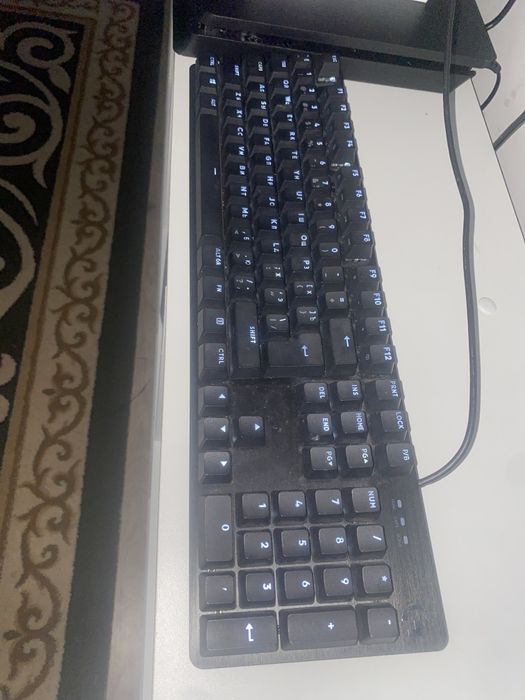 клавиатуру Logiteg G413SE
