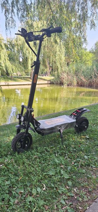 Trotineta impecabila - Solida si rapida  motor 1300w 2025 52v18a