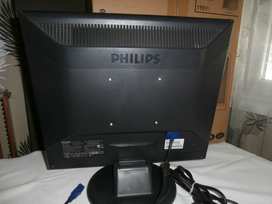 19" Монитор PHILIPS