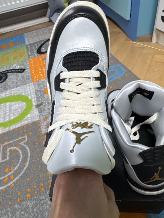 Jordan Retro 4 Gold 35.5