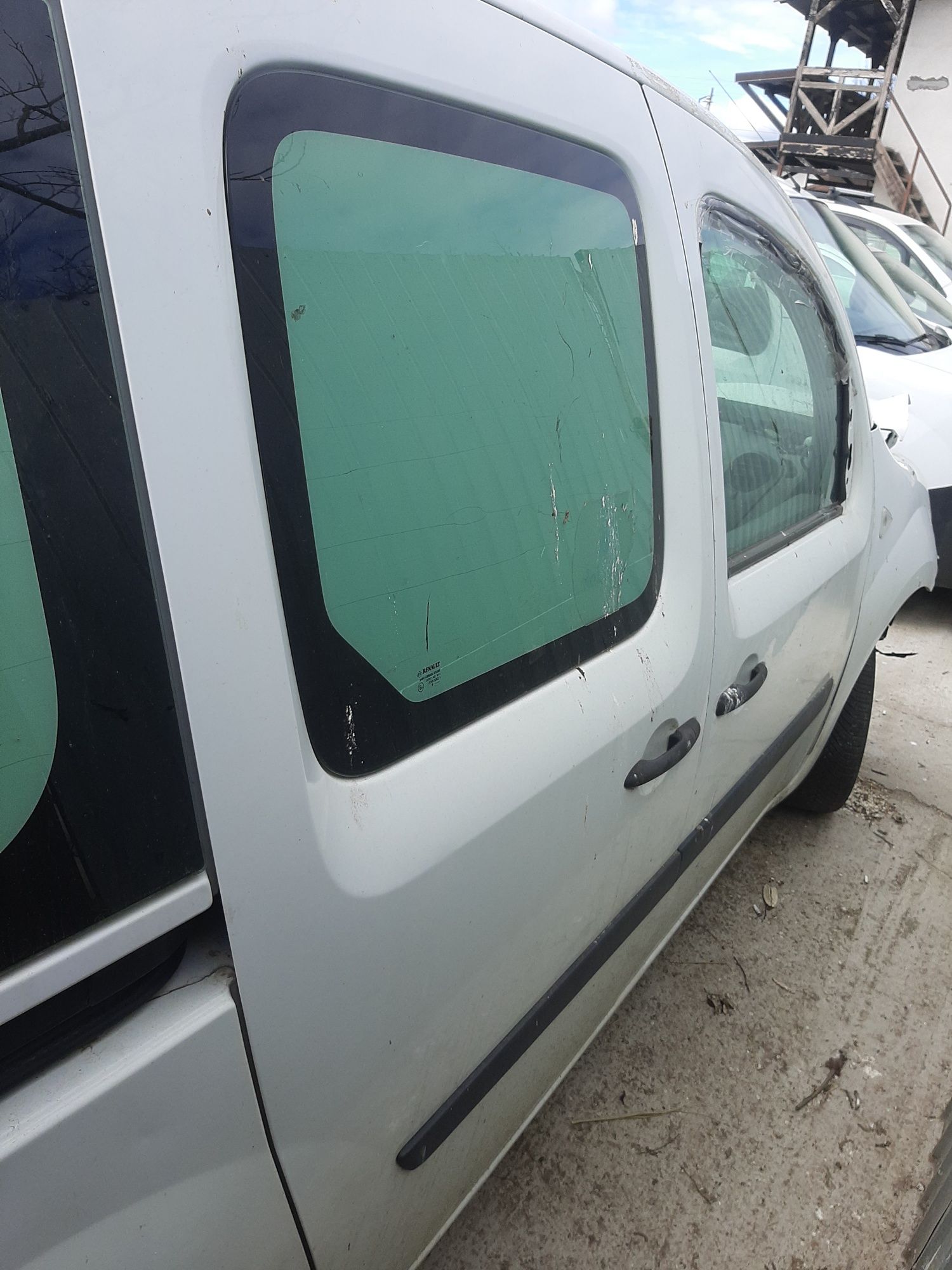 Dezmembrez piese renault kangoo(citan)bară spate,ușă spate,laterală,mo