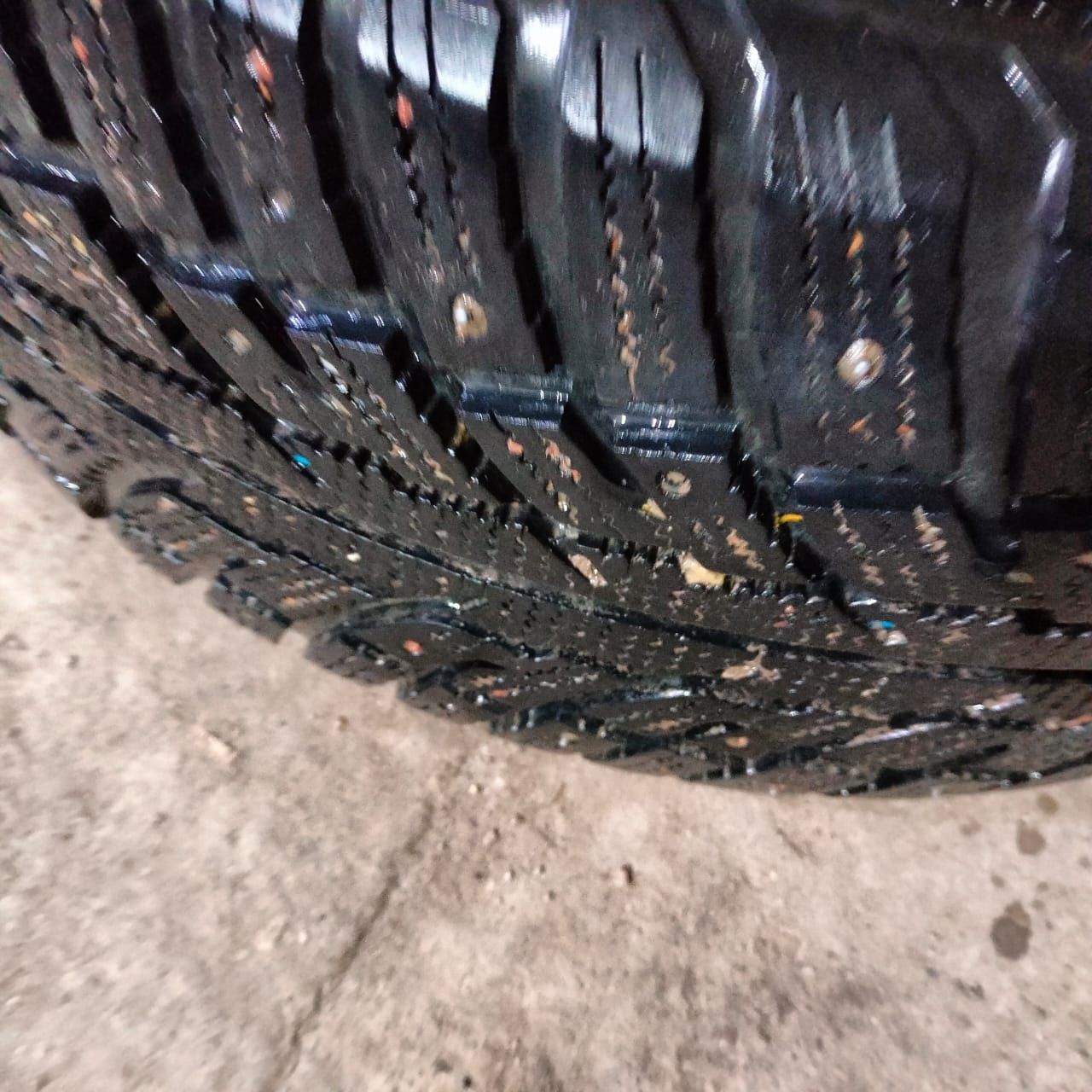 Автошины зимние, шипованные, 265/65 R17