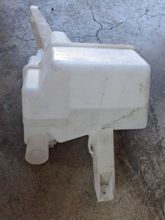 Казанче за вода за чистачки , Нисан NV 200