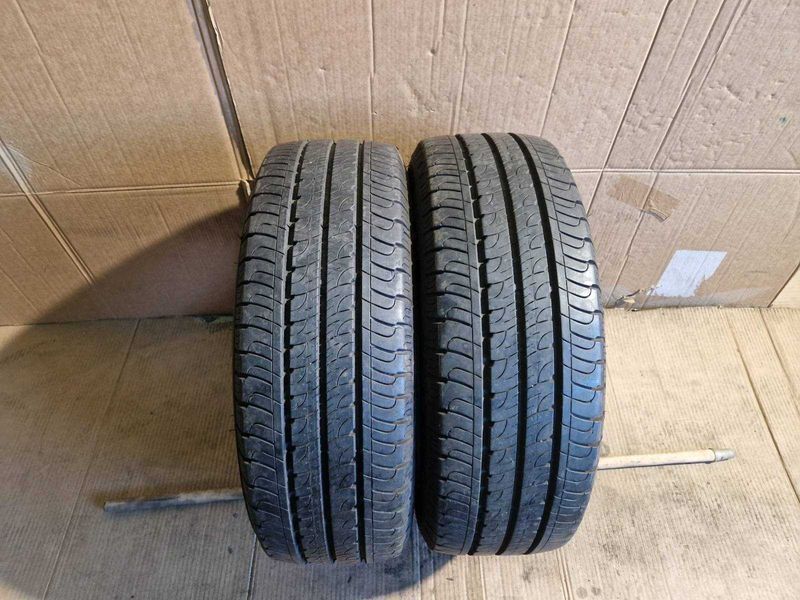 2 Goodyear R15C 205/65
летни бусови гуми DOT1117