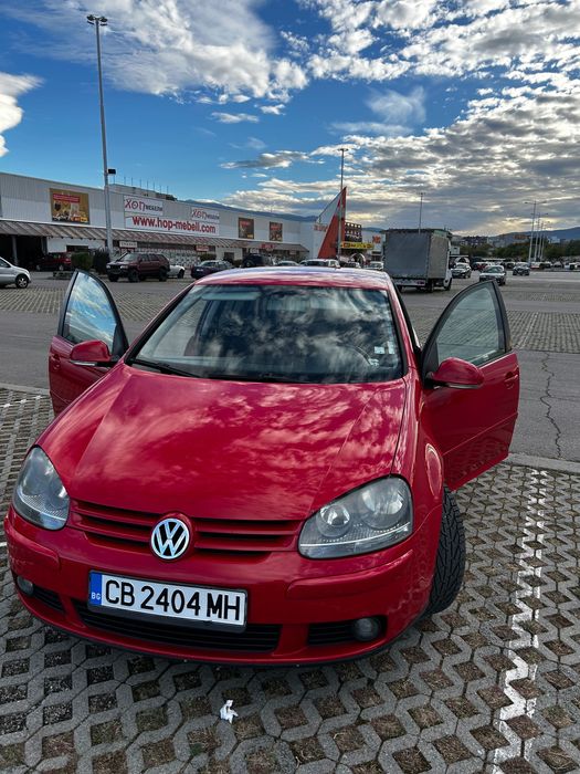 Продавам Golf 5 1.6 FSI