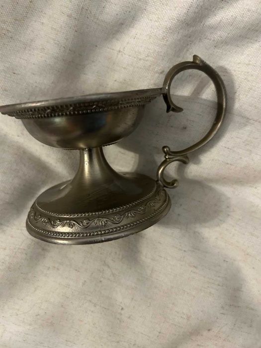 Красив свещник от калай за голяма свещ