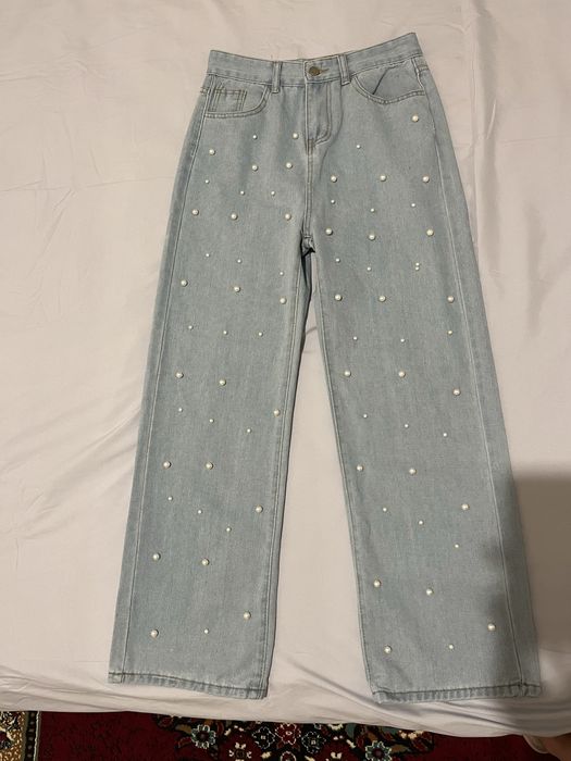 Джинсы с бусинками
