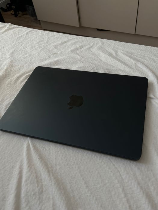 Срочно продаю Macbook