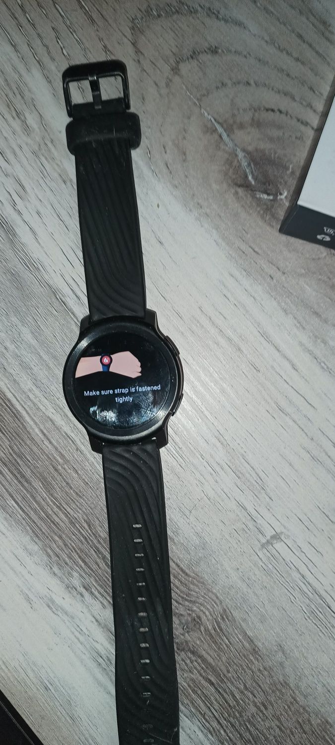 Продавам смарт часовник Moto watch 100